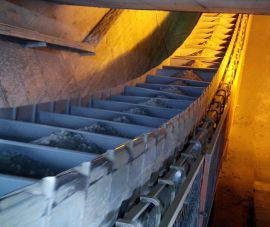 熟料槽式輸(shū)送機頭部裝置(zhi)